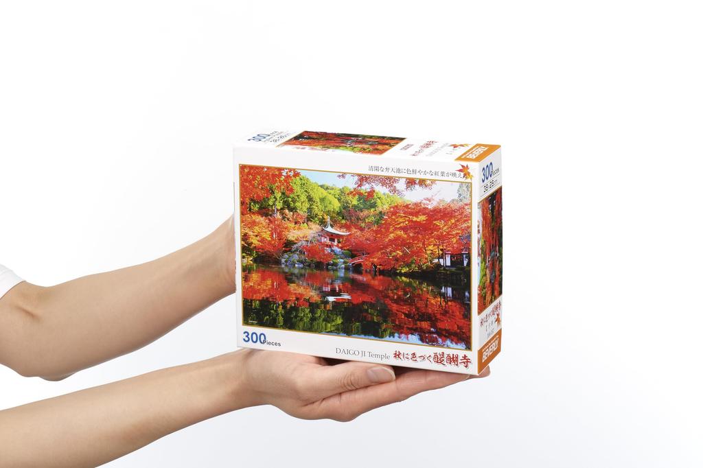 [Made in Japan] Beverly 300-Piece Jigsaw Puzzle: Daigoji Temple in Autumn (26x38cm) 300-167