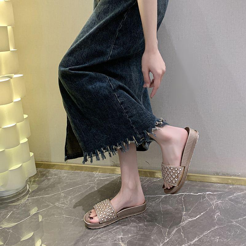 Round head fashionable versatile outer wear cool slippers women's word with rhinestones gentle wind flat bottom slippers 2025 autumn and summer new