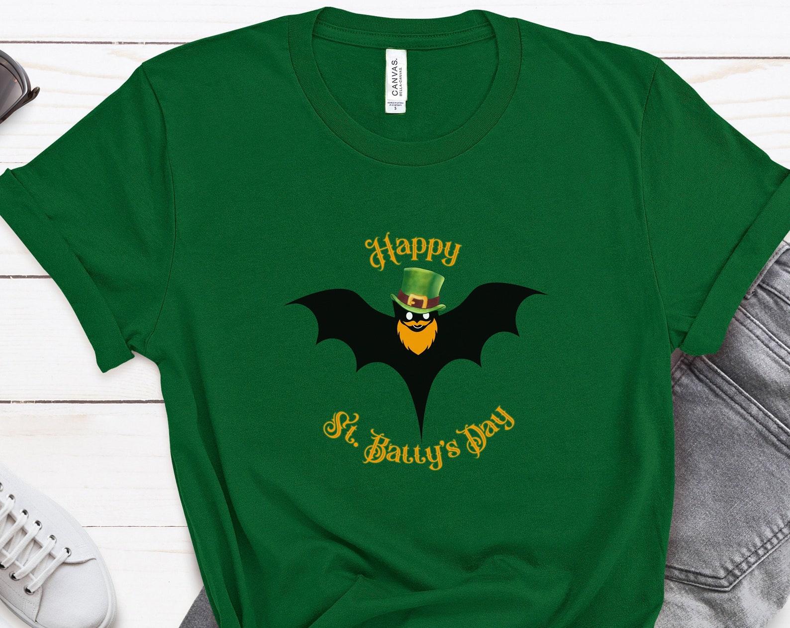 Happy St Batty s Day Leprechaun Bat Shirt Whimsigoth St. Patrick s Day Goblincore T-Shirt for Bat Lover Unisex Jersey Short Sleeve 4XL