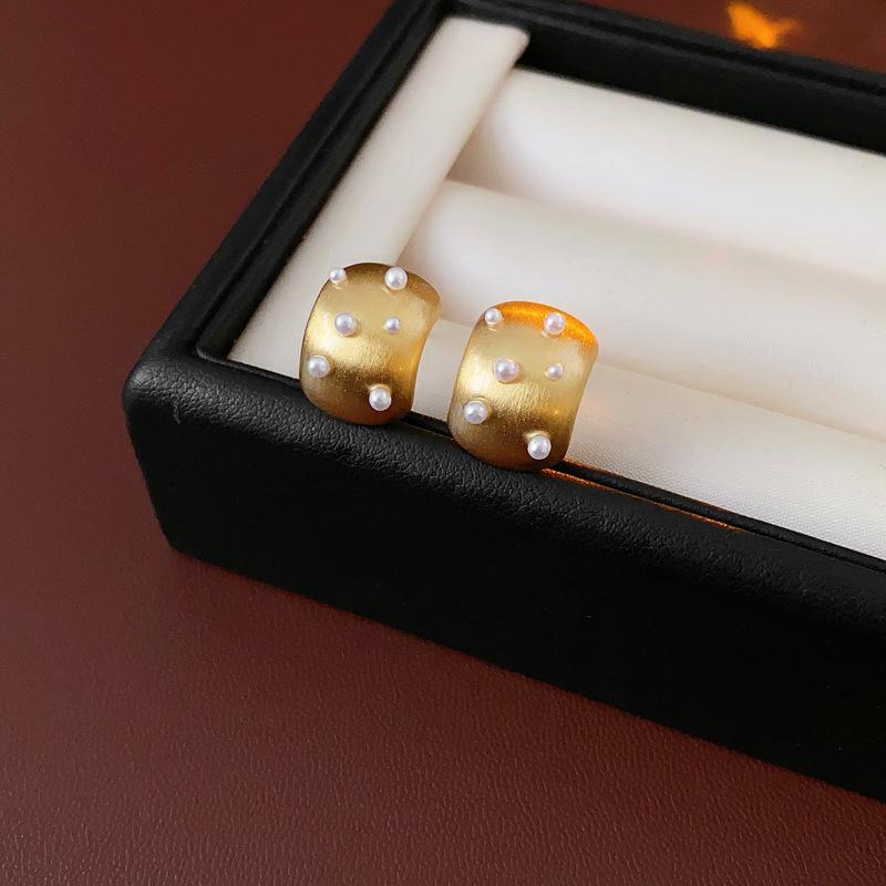 

Серебряные игольчатые прямоугольные серьги с жемчужной отделкой, французское ретро, нишевая, универсальная, модная серьга, легкая роскошь, высококачественные серьги золотой