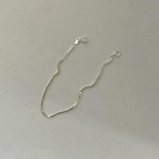 S925 Sterling Silber Smiley Quadrat Anhänger Armband - Cooles Koreanisches Design für Damen, Einzigartiger Schmuck im Studentenstil.