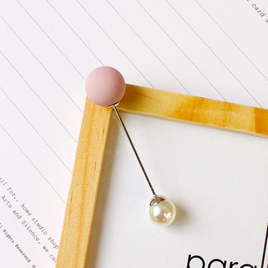 Korean Pearl Brooch: Elegant Women's Cardigan, Scarf, and Shawl Accessory
