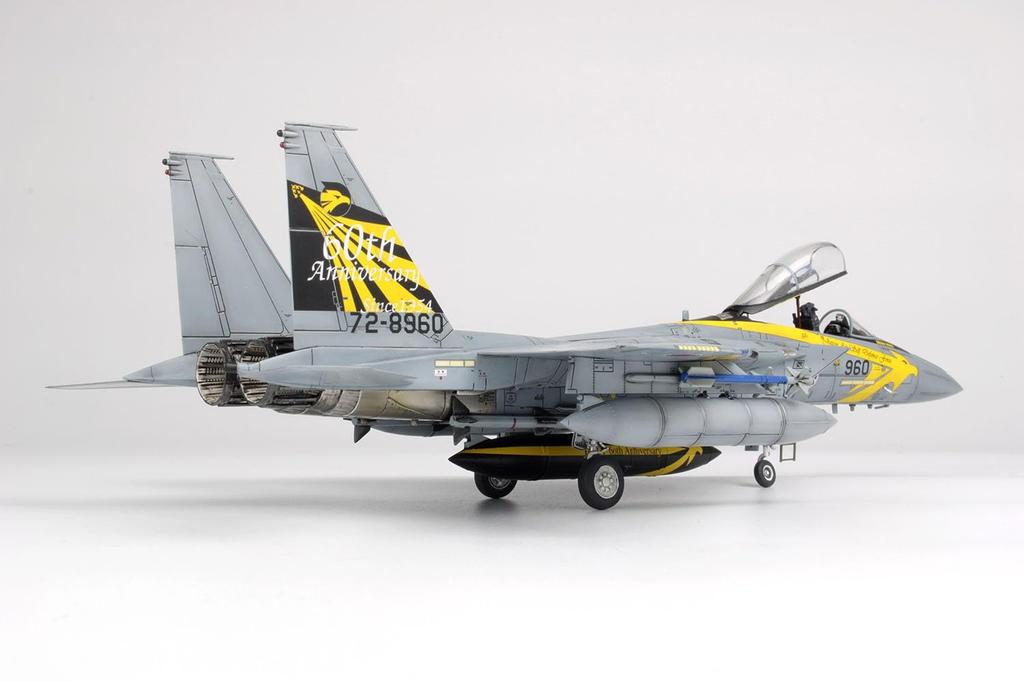 PLATZ Japan Air Force Eagle Komatsu Air Base Air Show 2014 306th Squadron Golden Eagles Special Paint Scheme Plastic Model Kit with Boarding Rudder
