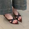 Mode Sommer Mode Französische High Heels Pantoletten Draußen Tragen Neu Spitzschuh Flacher Ausschnitt Offene Zehen Temperament Spezieller Absatz Sandalen