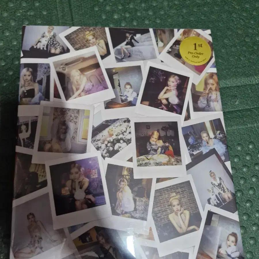 Rosé R Photobook 1st Pre-order Brand