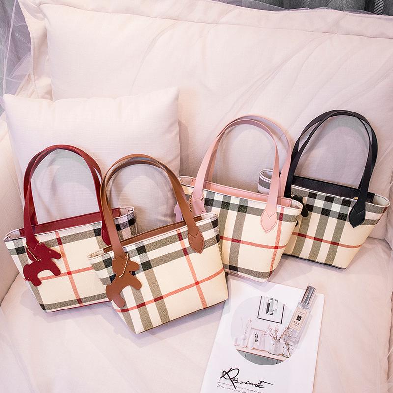 brown checkered makeup bolsa