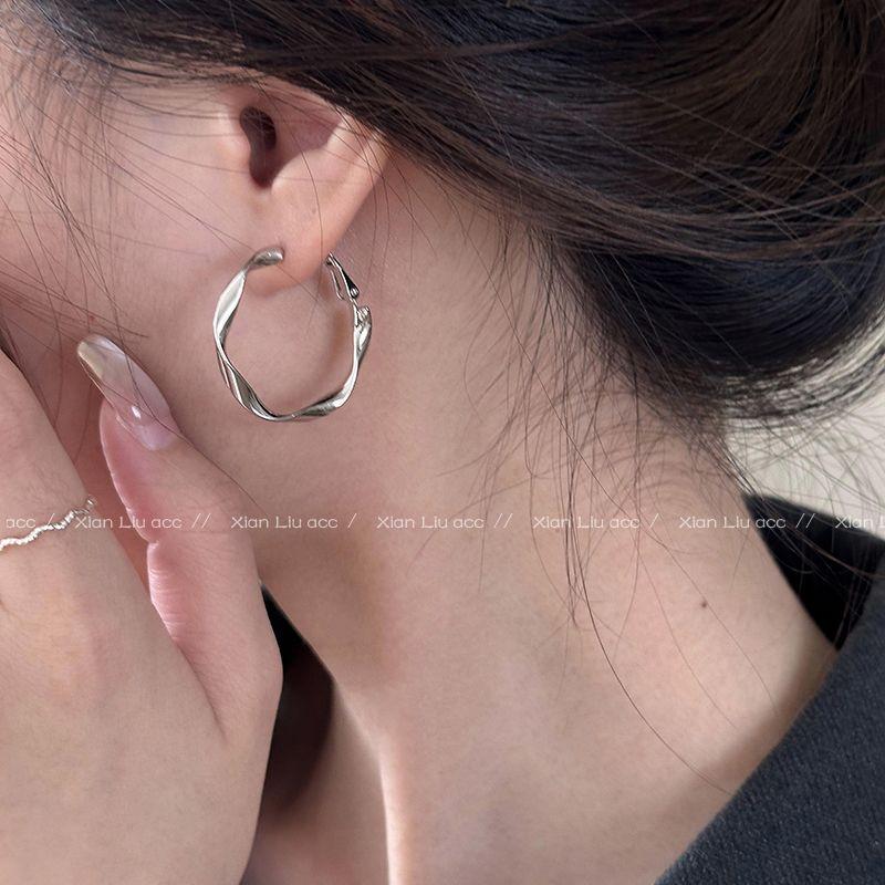 

Mobius Female Niche Style Unique Best Selling Elegant Earrings Silver Cable Stitch earring -3cm silver needle