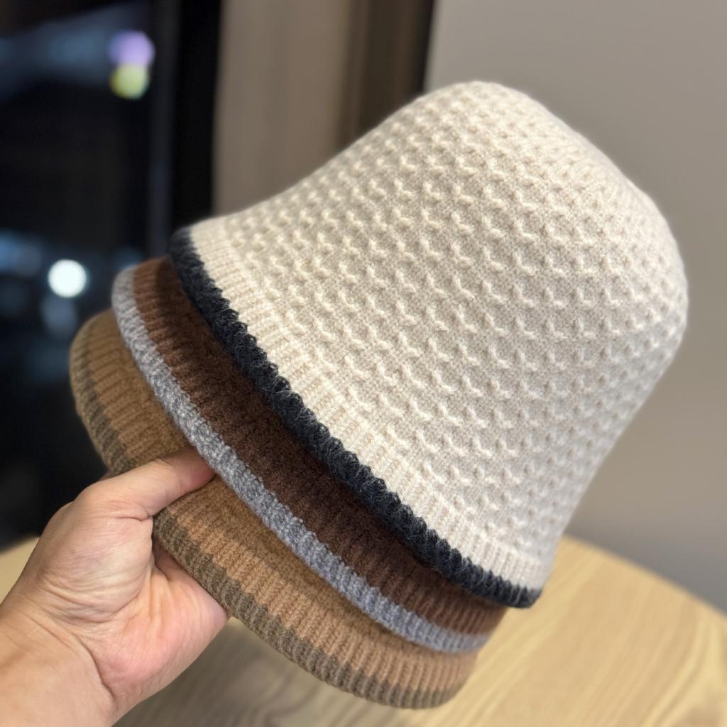 New Japanese-style Hollow Knit Bucket Hat for Spring and Autumn, Warm and Versatile, Makes the Face Look Smaller, Suitable for a Natural Look,