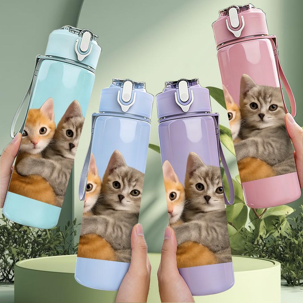 1PC Two Kittens Hugging Each Other 750ml Color Plastic Sports Water Bottle Leakproof Flip Straw Lid Suitable for Sports Office Home Use