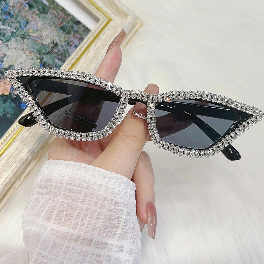New Retro Small Cat Eye Sunglasses Triangle Frame Diamond Crystal Sparkling Shades Disco Party Glitter Sun Glasses for Women