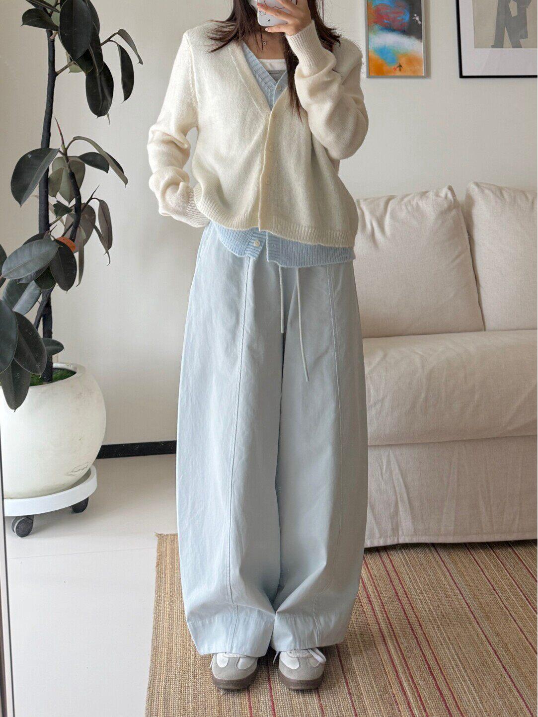 

Korean Style Curved Leg Summer Pants for Women - White, Pear-Shaped, Hip Covering, Straight Leg Casual Design Extra Large світло-синій колір