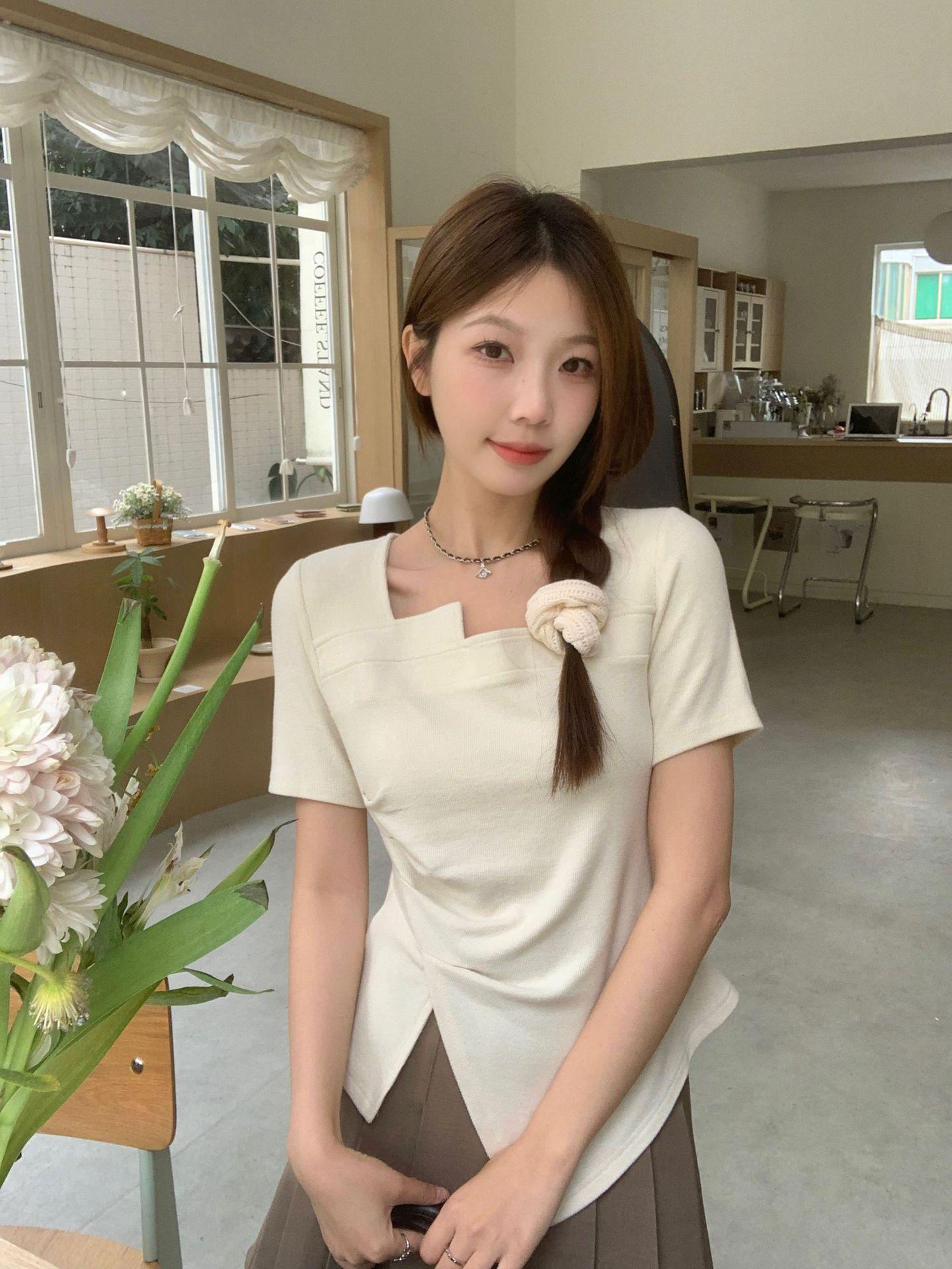 

Plus Size Irregular Pleated Slimming Short Sleeve Top for Women XL грязно-белый