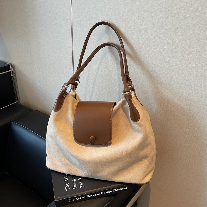 Casual commuter shoulder bag 2025 fashion trendy women's autumn and winter new suede large-capacity versatile temperament tote bag