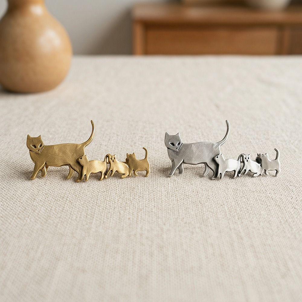 Fashion Cute Cat Family Brooch Minimalist Backpack Brooch Vintage Animal Pin Scarves