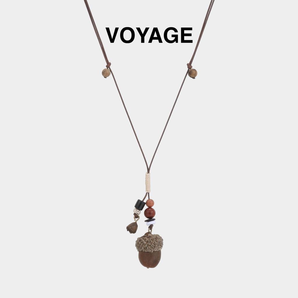 Elegant Retro Acorn Pendant Necklace for Women - Stylish Light Luxury Sweater Chain with High-End Beaded Design