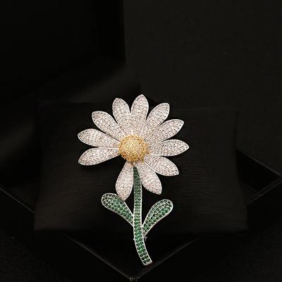 High-end Women Girls Fashion Elegant Crystal Daisy Brooch Badges Fashion Exquistie Lady Wedding Party Pin Jewelry Buckles