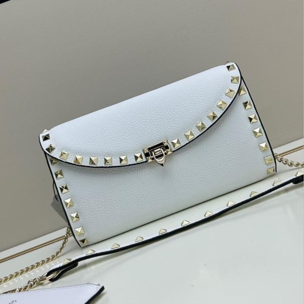 Trend zomer nieuw casual klinknagel klein vierkant tasje gepersonaliseerde schoudertas voor messenger mobiele telefoon tasje klein fris dames tasje groothandel