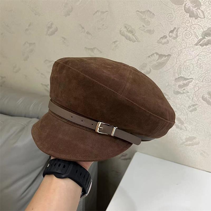 

Осень и зима сращивание ремней полированная ПУ кожа шляпа с плоским верхом женская нишевая короткая закрывающая все сочетающаяся кривая модная шляпа M（56-58cm） темно-коричневого