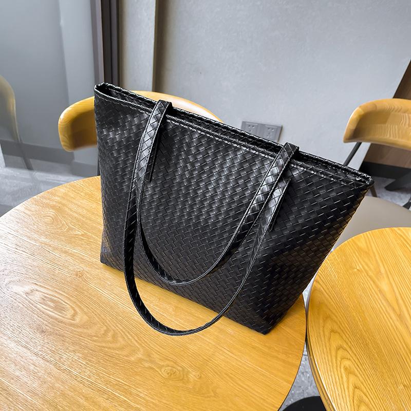 Bag women's 2025 Korean version of the commuter college's new tote bag women's bag summer large-capacity one-shoulder tote woven bag