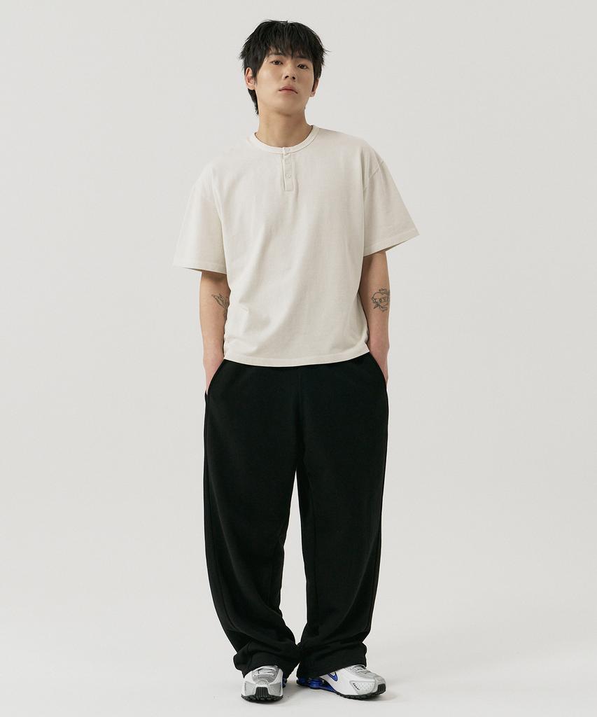 GNOK Curved Wide Sweatpants [Black]