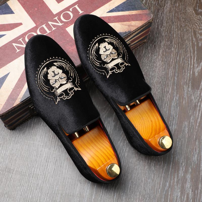 New Velvet Embroidery Patent Leather Casual Shoes For Men Slip On Loafers Moccasins Party Wedding Prom Flats Zapatillas Hombre