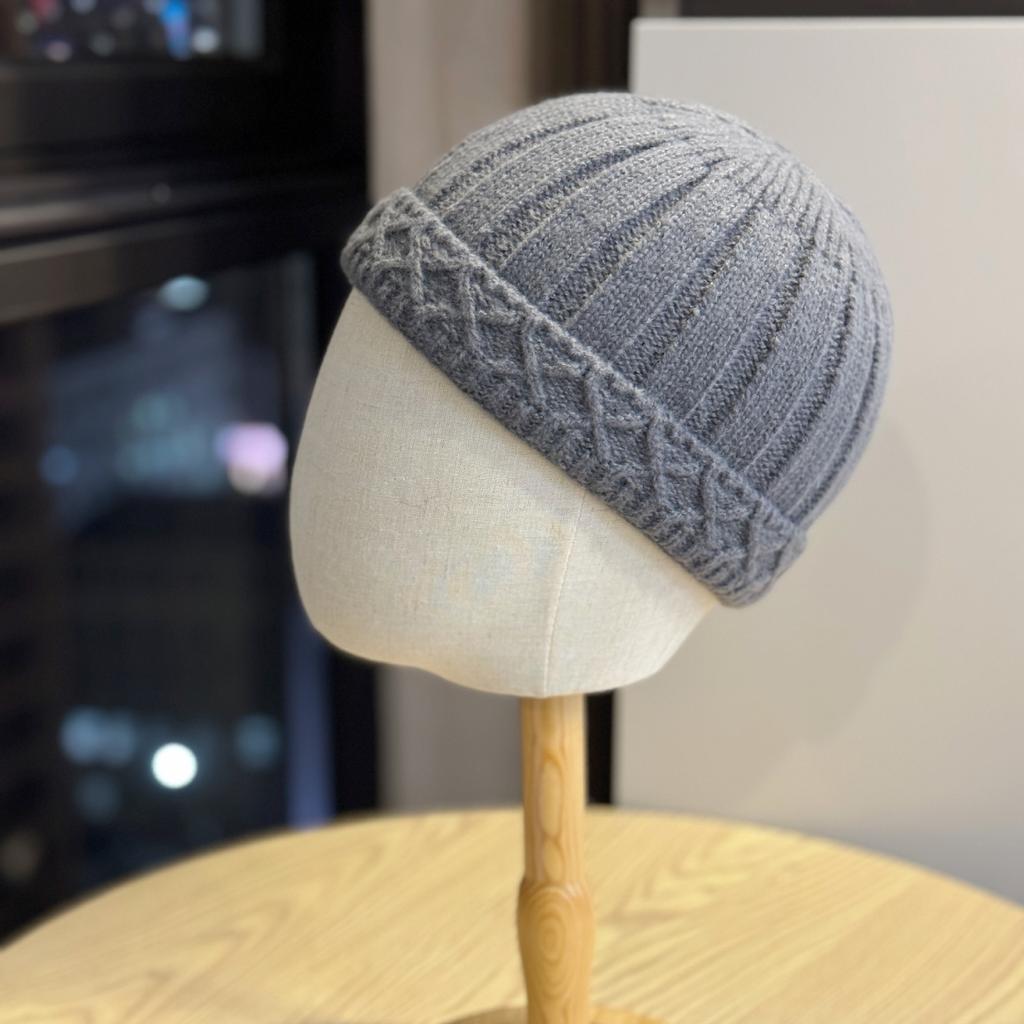 Solid Color Knitted Simple Men's and Women's Casual Watermelon Woolen Hat To Keep Warm and Prevent Cold Show Face Small Pullover Cold Hat