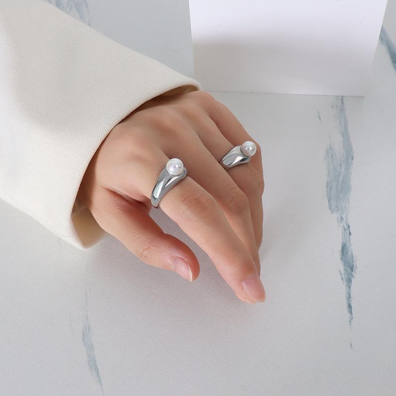 Bague rétro en titane plaqué or 18 carats avec perles françaises - Simple et élégante