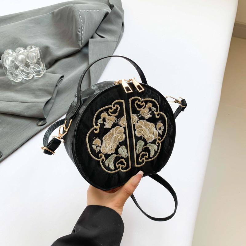 Chic And Versatile 2024 Summer Fashion Handbag Retro Crossbody Bag With Ample Capacity чёрный