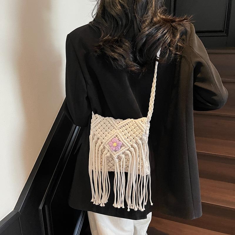 New Straw Floral Decor Bag Bohemian Tassel Beach Bag Women Crochet Fringed Crossbody Ultralight Shoulder Bag