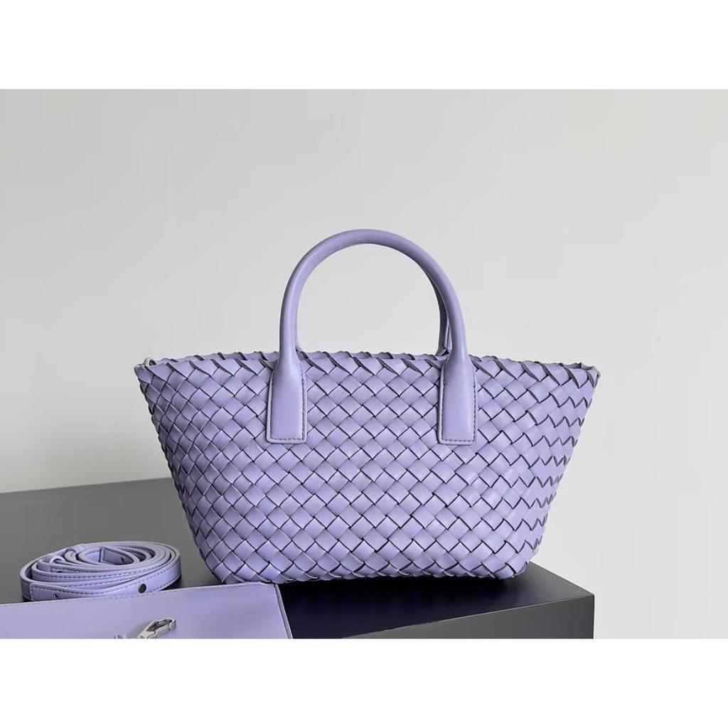 Fashion new lambskin hand-woven handbag wholesale casual versatile vegetable basket genuine leather women's bag messenger bag