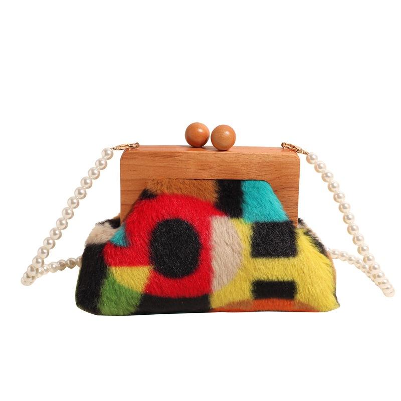 

Autumn and winter plush bag women s 2025 new Korean version of fashion contrasting color shoulder small fragrant pearl chain crossbody shell bag