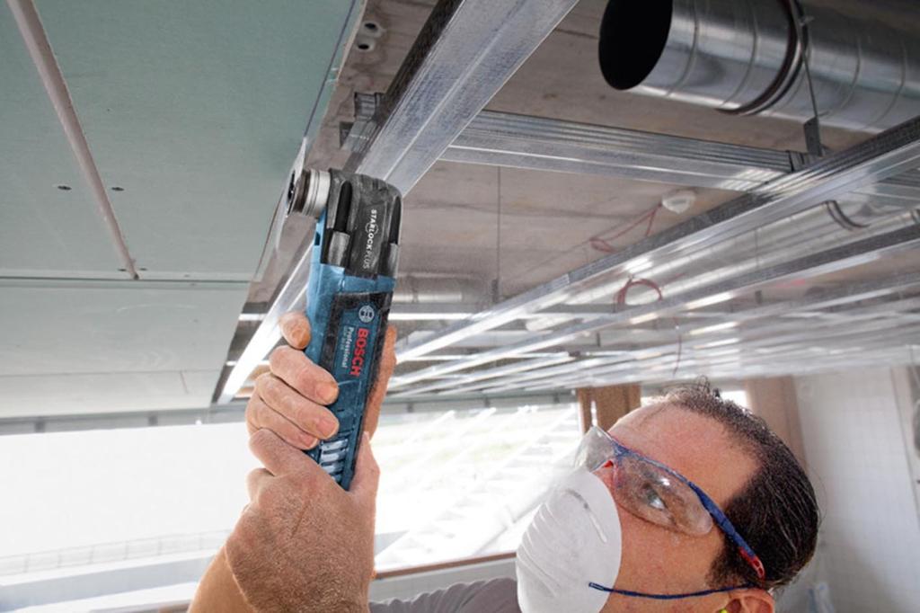 Bosch Professional și (Bosch) Unealtă multifuncțională (tăiat coase) GMF30-28