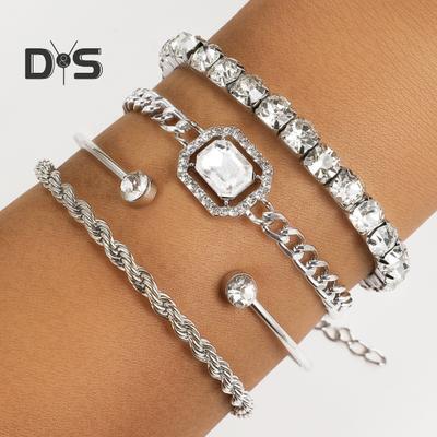 Kadınlar için 4 Adet Rhinestone Bilezikler Çok Katmanlı İstiflenebilir Bilezik Açık Manşet Wrap Bileklik Kadınlar Kızlar için Ayarlanabilir Bağlantı Küba Punk Takı Hediye