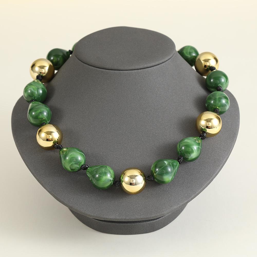

European and American jewelry exaggerated punk contrasting color necklace hip hop trend resin acrylic beaded geometric ball зелений