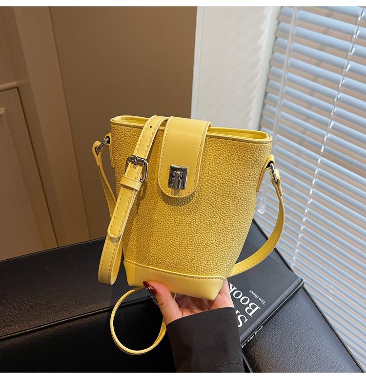 

Premium sense simple shoulder bag niche design bag women s summer new crossbody bucket bag жёлтый