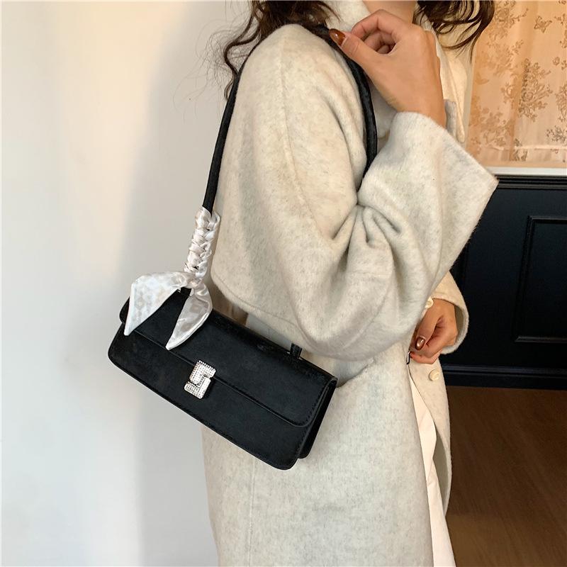 Элегантная женская одноплечевая сумка-хобо большой вместимости – Простая, фактурная и универсальная. чёрный