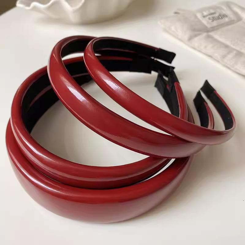 2024 Retro Hong Kong Stil Rotes Lack Stirnband: Fortschrittliches Angora Damen Haaraccessoire