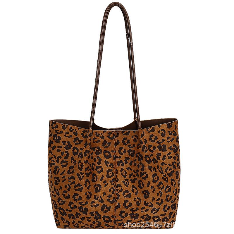 

Frosted large-capacity casual tote bag 2025 autumn new fashionable and simple work commuter shoulder bag women цветной печати леопарда