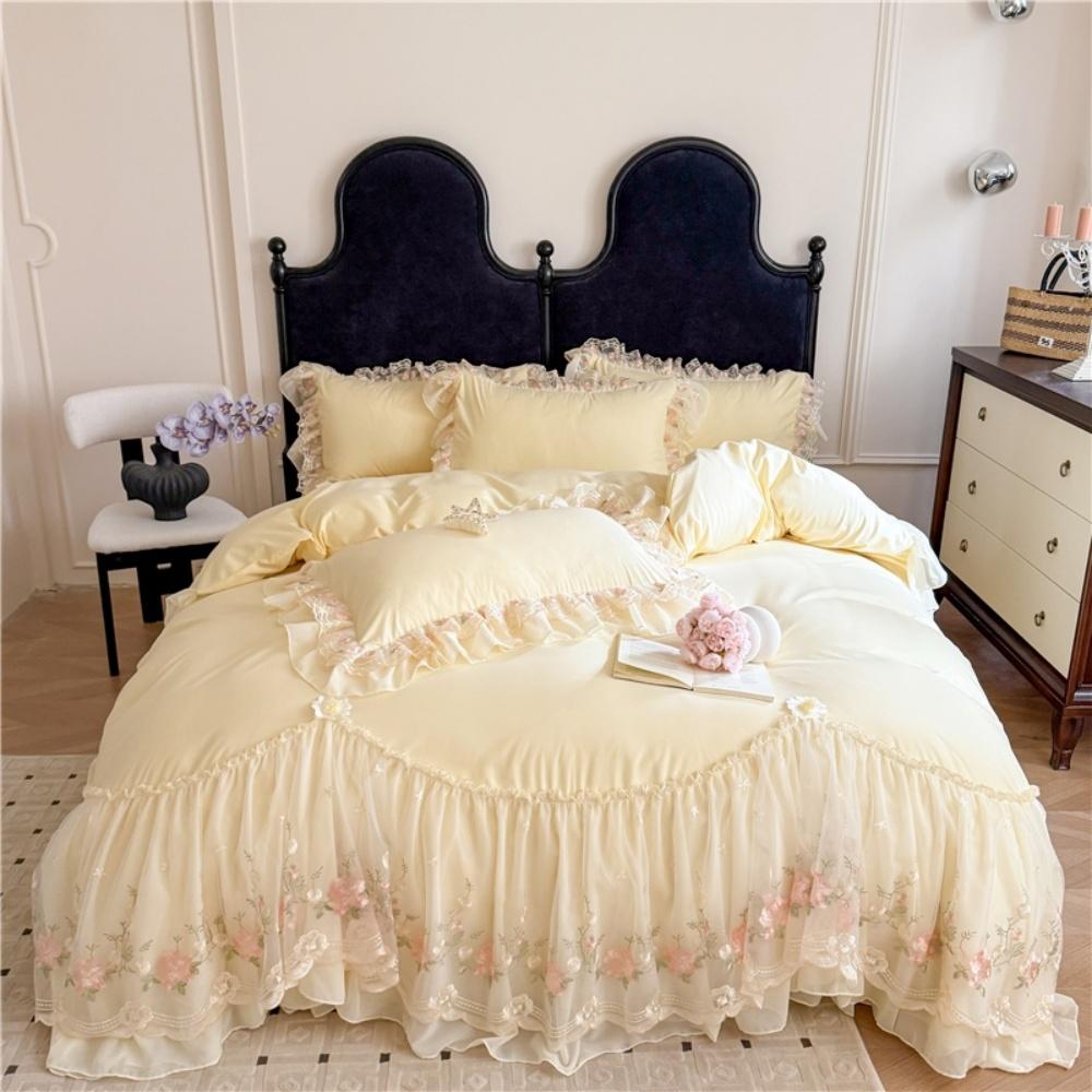 

4Pcs Princess Wedding Bedding Set Korean Style Lace Flowers Embroidery Duvet Cover Bed Sheet/Fitted Sheet/Bed Skirt Pillowcases Fitted Sheet 1.8mBed жовтий