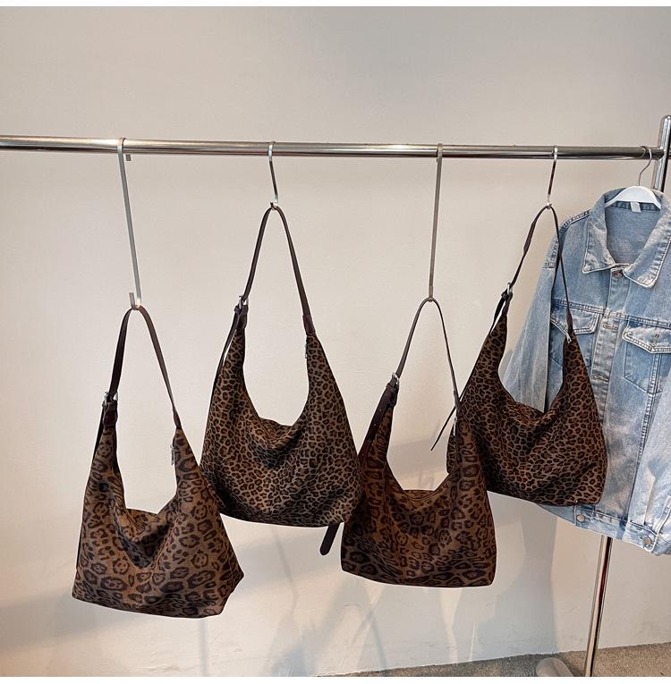 Retro Leopard Print Tote Bag - 2025 Autumn/Winter Collection, Large Capacity Shoulder Bag, Stylish Underarm Design for Women