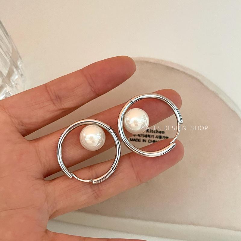 

Spring Minimalist Pearl Hoop Earrings - Versatile, Elegant Jewelry for Women