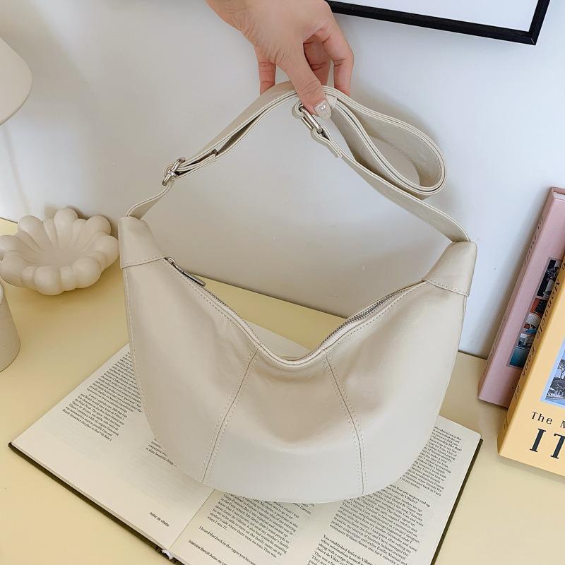 Large capacity bag women's new casual versatile shoulder messenger bag niche fashion commuter dumpling bag