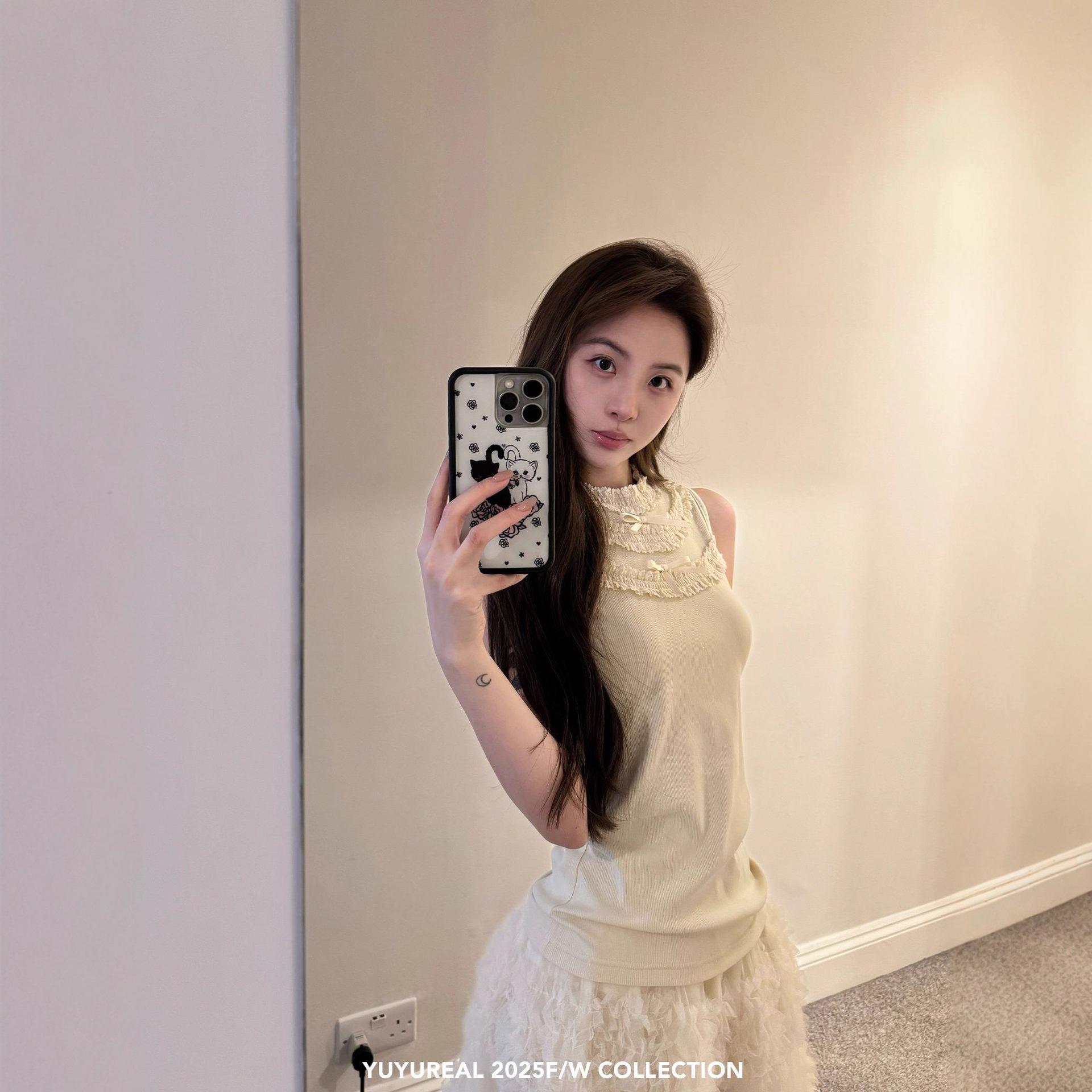 2025 Women s Chic Slimming Lace Trim V-Neck Long-Sleeve Base Shirt for Autumn/Winter XL бежевый