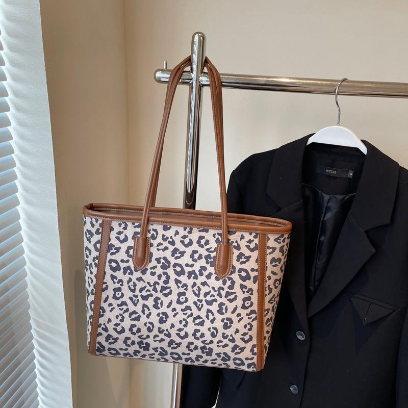 

Осенне-зимняя сумка с леопардовым принтом большой вместимости для женщин 2024 года, новая модная сумка через плечо, повседневная портативная сумка-тоут