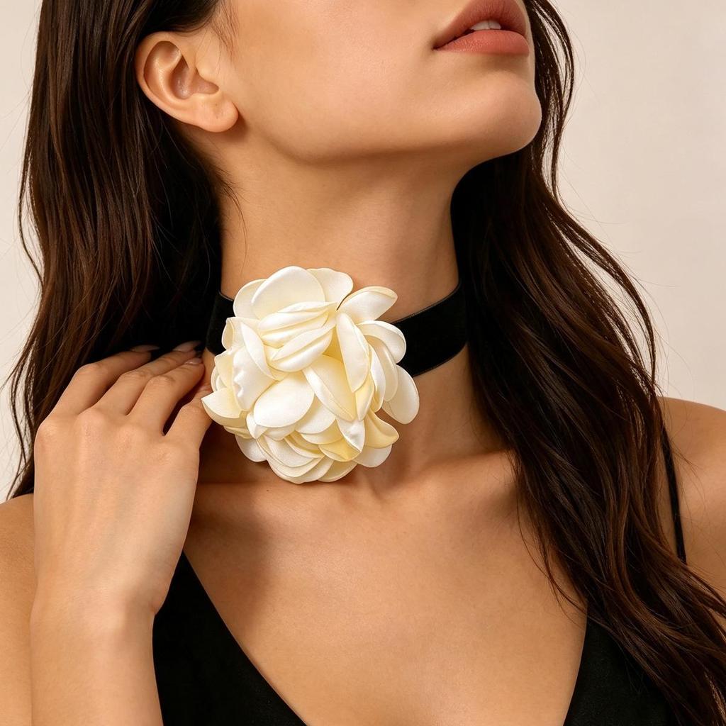 Collana Girocollo Elegante Rosa Stile Europeo - Design Camelia Dolce di Alta Gamma per Donne