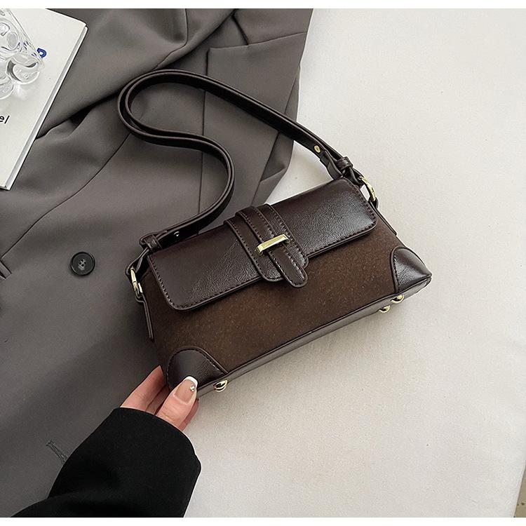 

Vintage Maillard brown small bag women s 2025 new spring and summer versatile messenger bag single shoulder underarm baguette bag