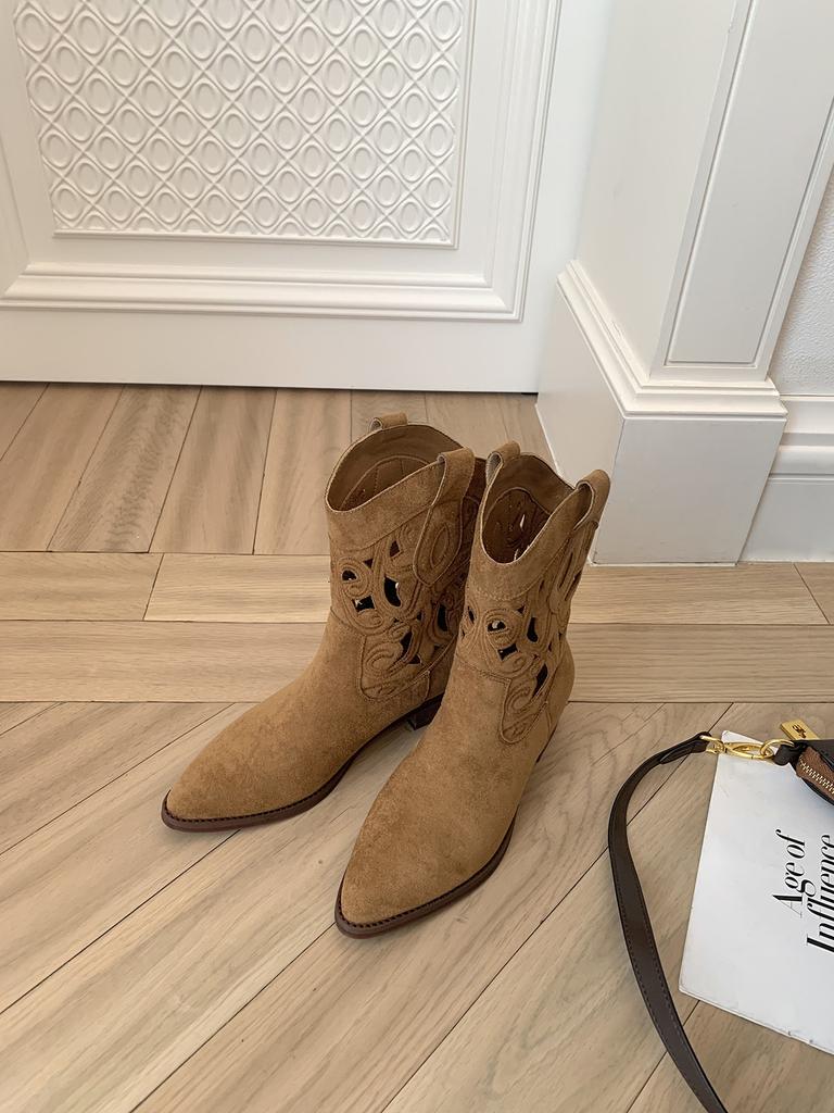 Cowhide version of grape mother, two versions of the same style~ Spice girl pointed head hollow embroidery medium and short tube thick heel western 