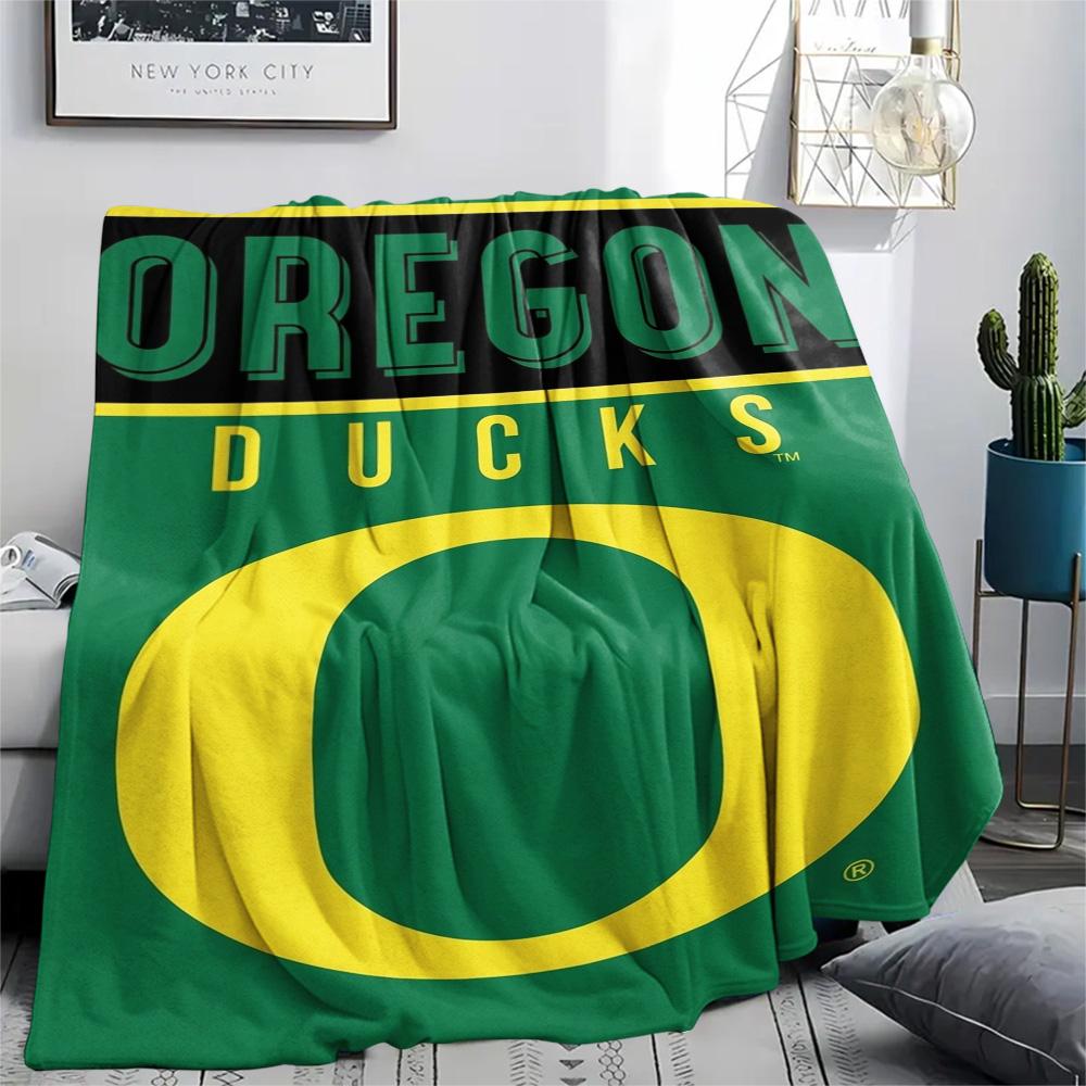 Oregon Ducks Print Flannel Blanket High Quality Warm Comfortable Cover for All Seasons Perfect for Gifts Home Decor
