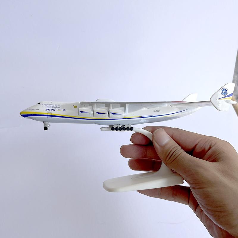 Alloy Aircraft 20 Cm The World's Largest Cargo Aircraft Soviet Aviation Antonov 225 Airlines Ukrainian An-225 Uria Die-cast Aircraft