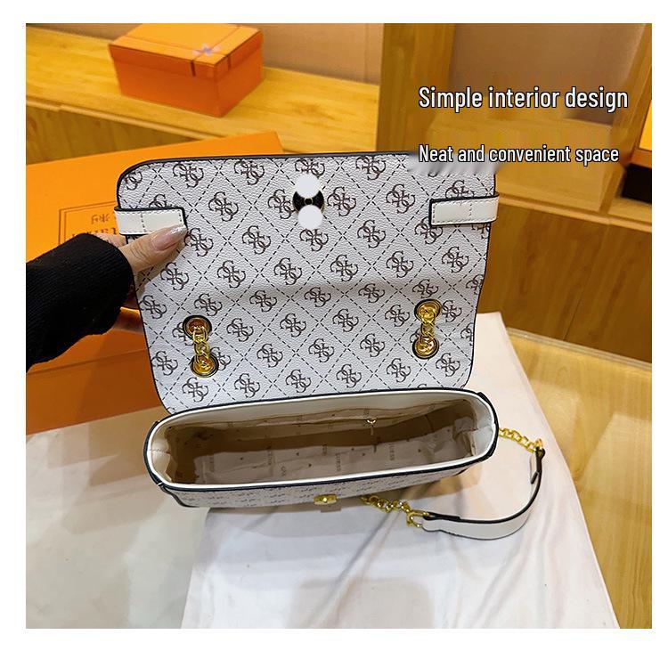 Platynowa Torebka na Ramię z Łańcuszkiem - Modna Mała Kwadratowa Damska Torebka z Teksturowanym Nadrukiem